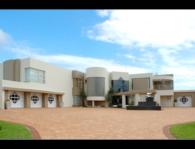 5 BEDROOM HOUSE FOR SALE IN OSLO BEACH